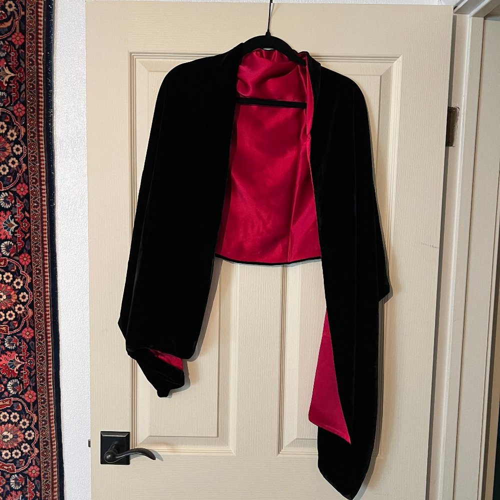 NWOT Vintage Black Velvet shawl lined in Red Silk. OS